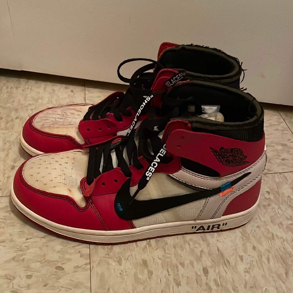 Off - White Jordan 1 Chicago